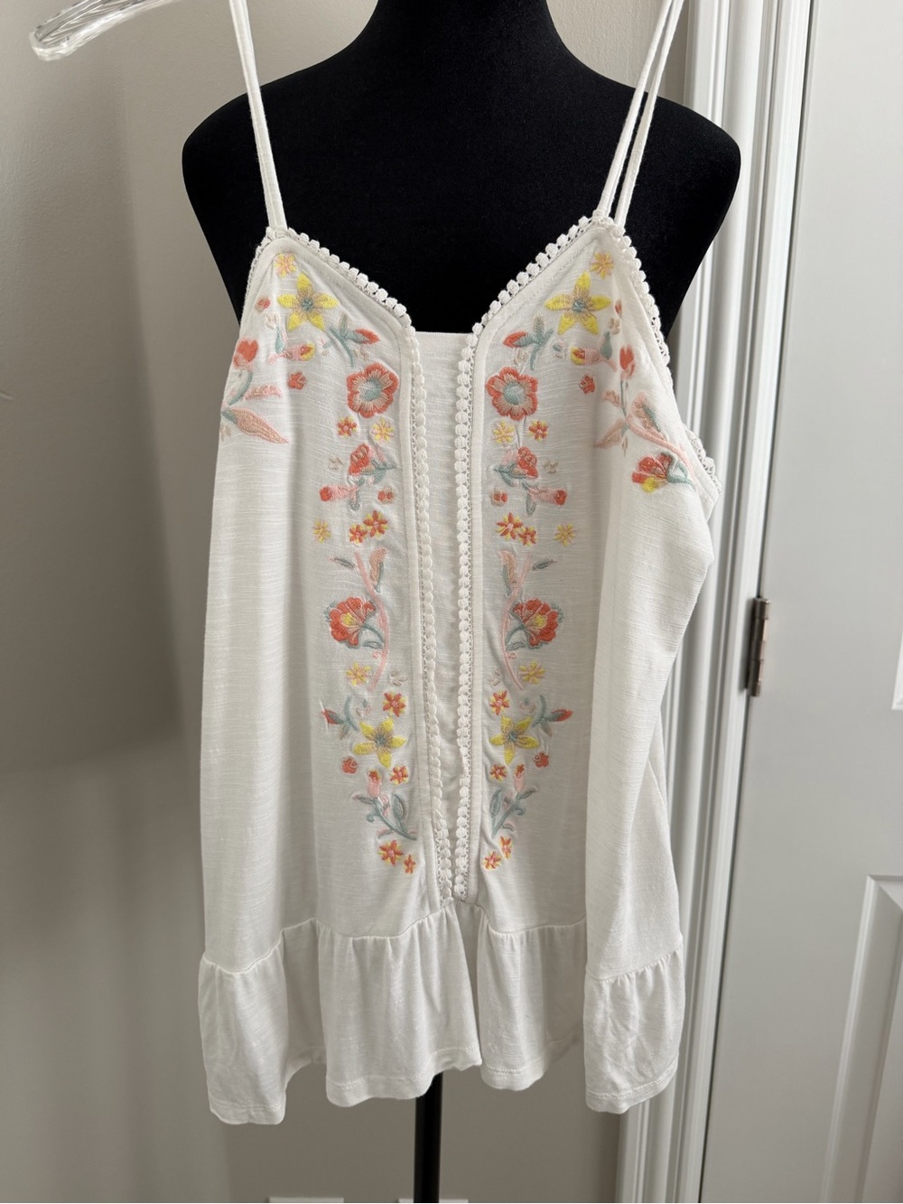 Art Class Girls XXL White Floral Embroidered Boho Cami Tank Top